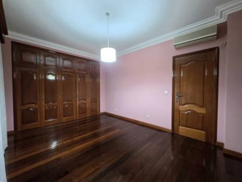 Moradia T4 c/ Sótão | Jovim | A 5 min Centro Gondomar