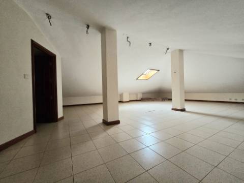 Moradia T4 c/ Sótão | Jovim | A 5 min Centro Gondomar