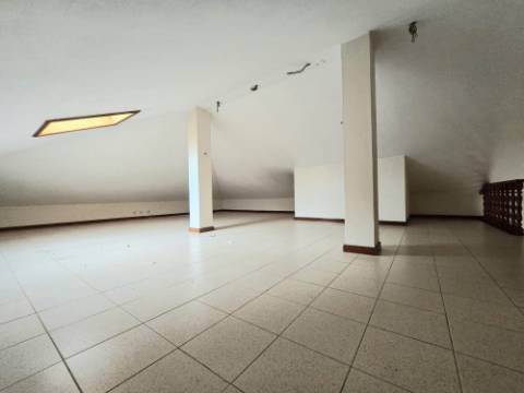 Moradia T4 c/ Sótão | Jovim | A 5 min Centro Gondomar