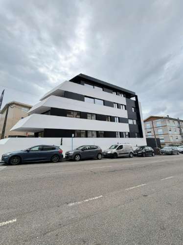 T2 c/ Terraço (152m2) | Lg. Garagem 2 Carros e Arrumos | SÃO COSME