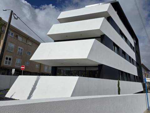 T2 c/ Terraço (152m2) | Lg. Garagem 2 Carros e Arrumos | SÃO COSME