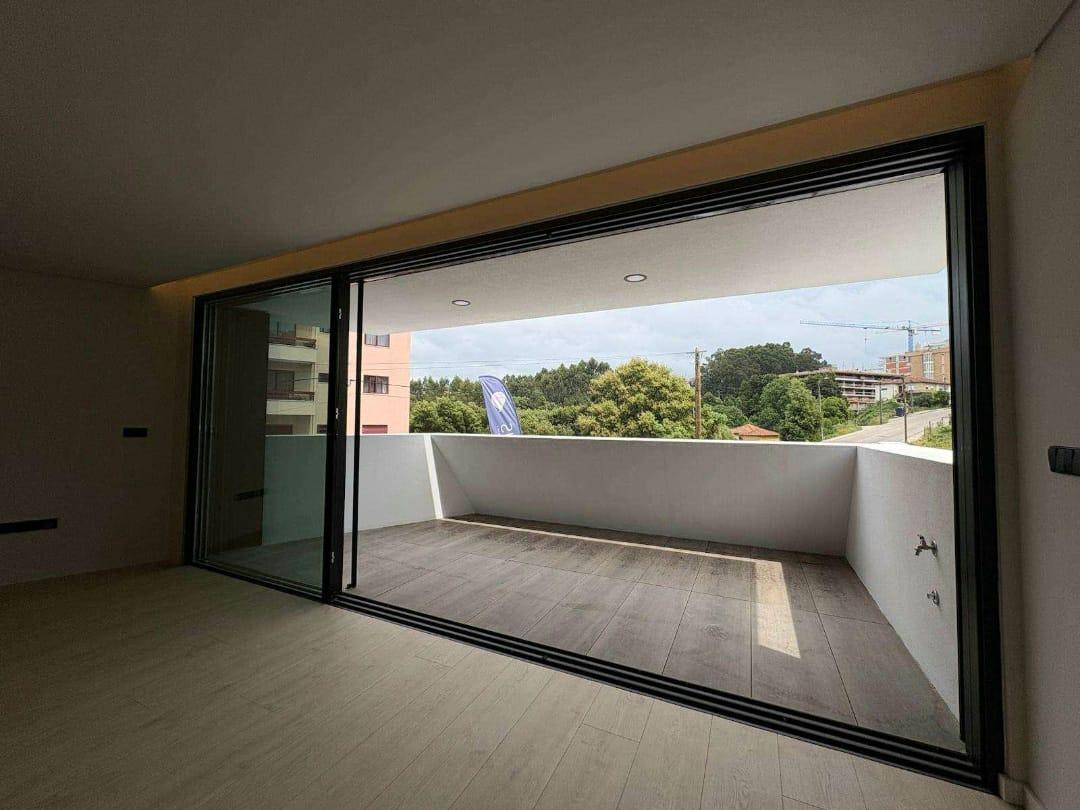 T4 Único no Piso | Terraço (48.40m2) | Box 2 Carros e Arrumos | SÃO COSME