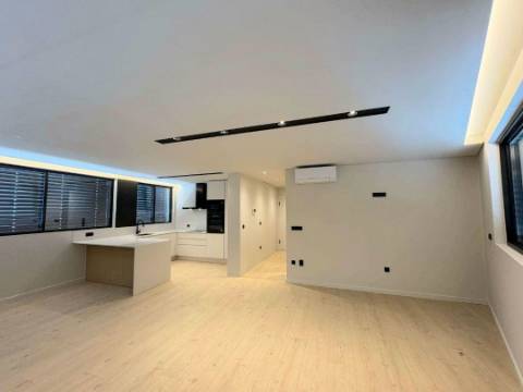 T4 Único no Piso | Terraço (48.40m2) | Box 2 Carros e Arrumos | SÃO COSME