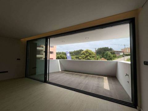 T3 Último Piso | Terraço (48m2) | Box 2 Carros e Arrumos | SÃO COSME