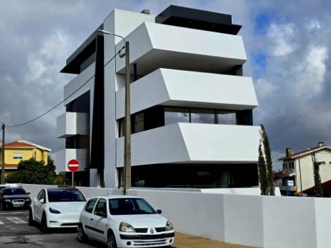 T3 Último Piso | Terraço (48m2) | Box 2 Carros e Arrumos | SÃO COSME