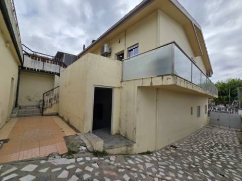 Moradia T3 | 3 Frentes | Próxima Metyis e Hosp. Fernando Pessoa