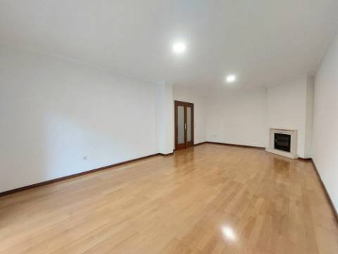 T2 PRONTO A HABITAR | Suite | Garagem Fechada