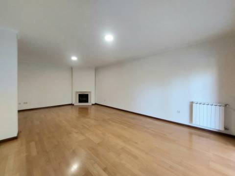 T2 PRONTO A HABITAR | Suite | Garagem Fechada