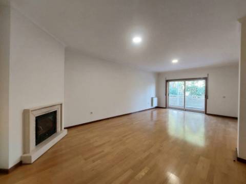 T2 PRONTO A HABITAR | Suite | Garagem Fechada