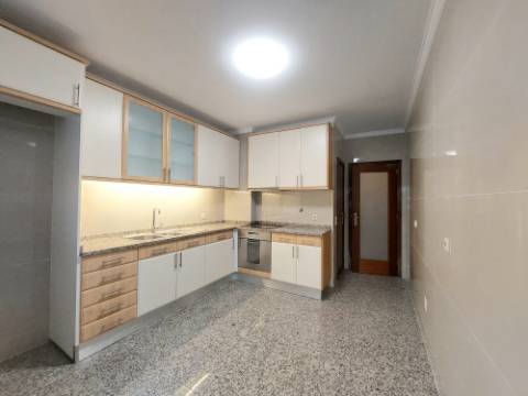 T2 PRONTO A HABITAR | Suite | Garagem Fechada
