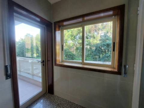 T2 PRONTO A HABITAR | Suite | Garagem Fechada