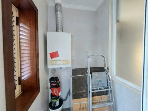 T2 PRONTO A HABITAR | Suite | Garagem Fechada