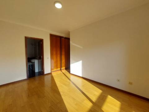 T2 PRONTO A HABITAR | Suite | Garagem Fechada