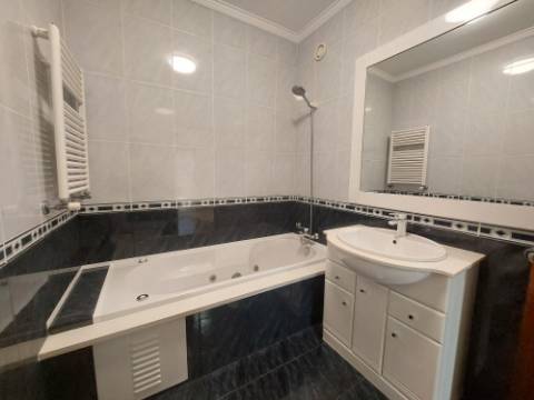T2 PRONTO A HABITAR | Suite | Garagem Fechada
