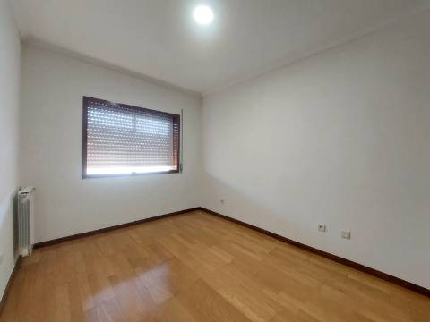 T2 PRONTO A HABITAR | Suite | Garagem Fechada