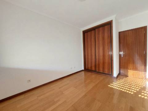 T2 PRONTO A HABITAR | Suite | Garagem Fechada