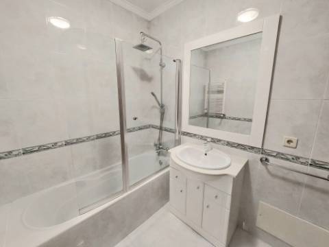 T2 PRONTO A HABITAR | Suite | Garagem Fechada