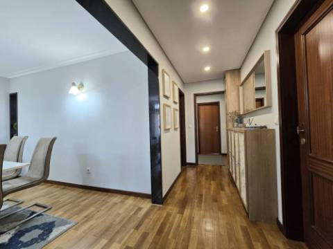 T2 Excelente Estado | Lg Garagem e Arrumos | Jovim
