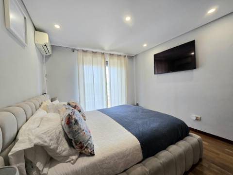 T2 Excelente Estado | Lg Garagem e Arrumos | Jovim