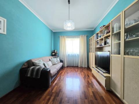 Andar Moradia T2 | Área Exterior Privativa (86m2) c/ Salão e Churrasqueira | Jovim
