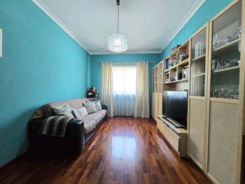 Andar Moradia T2 | Área Exterior Privativa (86m2) c/ Salão e Churrasqueira | Jovim