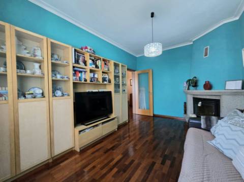 Andar Moradia T2 | Área Exterior Privativa (86m2) c/ Salão e Churrasqueira | Jovim