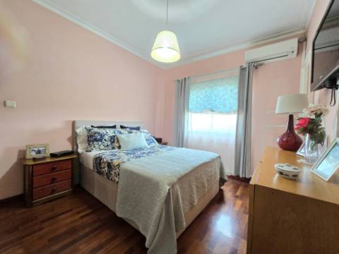 Andar Moradia T2 | Área Exterior Privativa (86m2) c/ Salão e Churrasqueira | Jovim