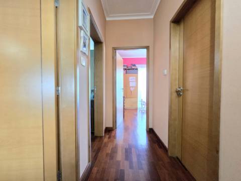 Andar Moradia T2 | Área Exterior Privativa (86m2) c/ Salão e Churrasqueira | Jovim