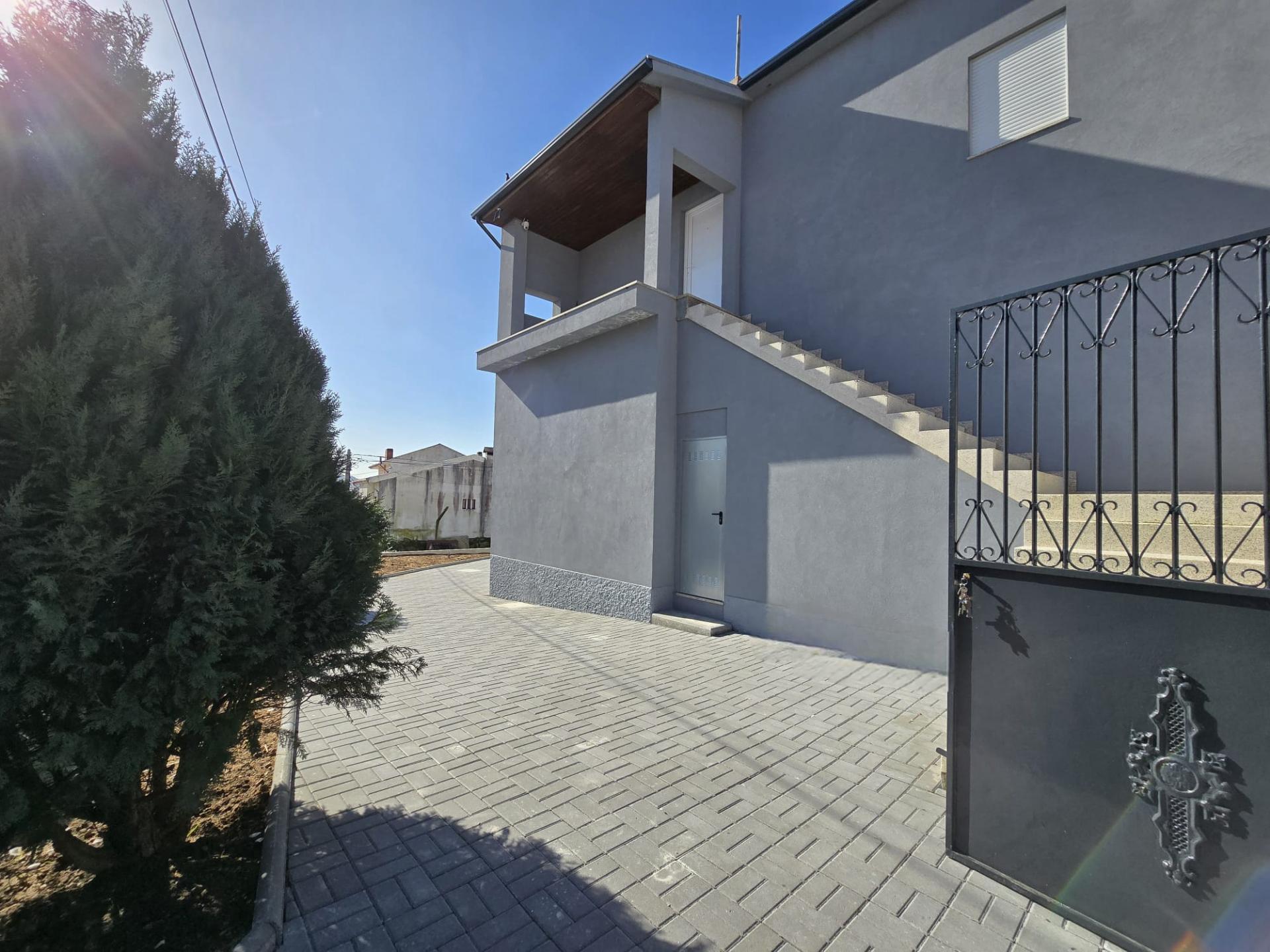 Andar Moradia T3 Renovado ! Área Exterior Privativa | Entrada Independente ! Valbom