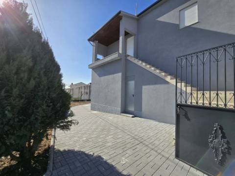Andar Moradia T3 Renovado ! Área Exterior Privativa | Entrada Independente ! Valbom