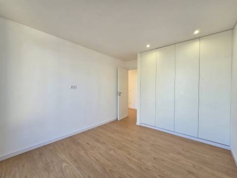 Andar Moradia T3 Renovado ! Área Exterior Privativa | Entrada Independente ! Valbom