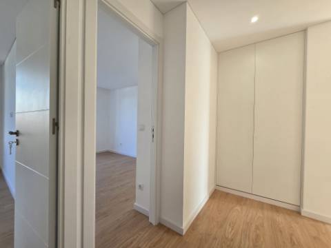 Andar Moradia T3 Renovado ! Área Exterior Privativa | Entrada Independente ! Valbom
