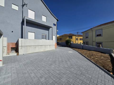 Andar Moradia T3 Renovado ! Área Exterior Privativa | Entrada Independente ! Valbom