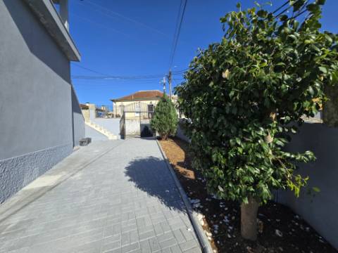 Andar Moradia T3 Renovado ! Área Exterior Privativa | Entrada Independente ! Valbom