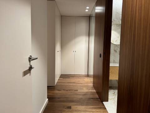 T2 Novo com varanda de 67 m2, Vista Parque da Cidade , Matosinhos Sul.