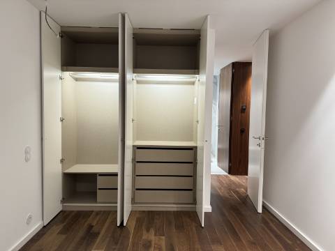 T2 Novo com varanda de 67 m2, Vista Parque da Cidade , Matosinhos Sul.