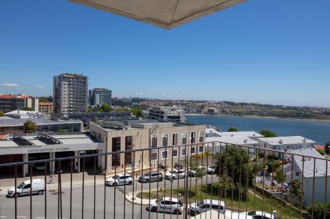 Apartamento T2com vista rio em condomínio fechado