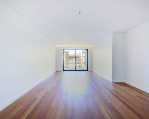 Apartamento T3 com varanda e terraço para venda em Matosinhos, Porto