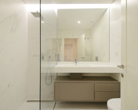 Apartamento T3 com varanda e terraço para venda em Matosinhos, Porto