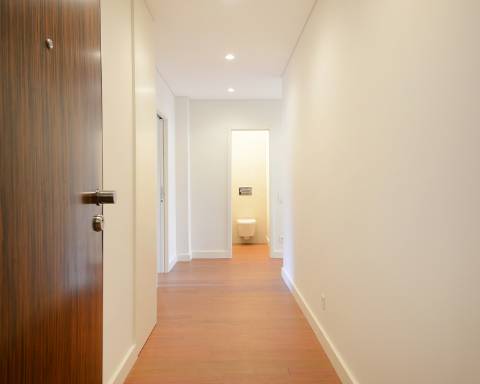 Apartamento T3 com varanda e terraço para venda em Matosinhos, Porto