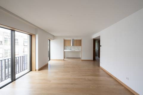 Apartamento T3 duplex com varanda no Centro do Porto