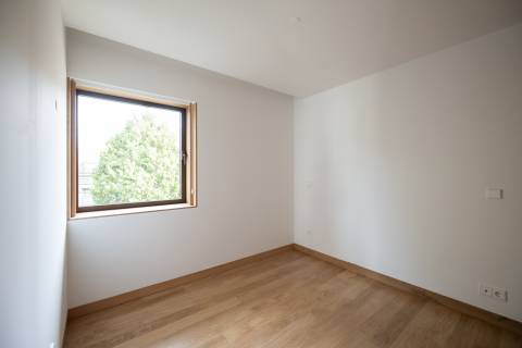 Apartamento T3 duplex com varanda no Centro do Porto