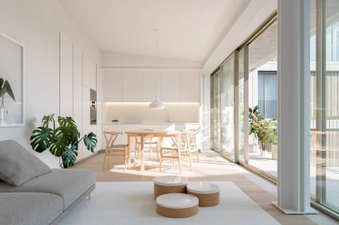 Apartamento T2, com terraço, na Graça