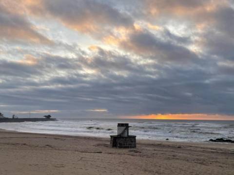 Fantástico T2em Leça a 100 metros Praia remodelado e mobilado