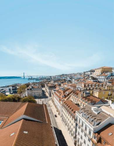 Apartamento duplex T4, com terraço e estacionamento, com vista para o Rio Tejo, no Chiado
