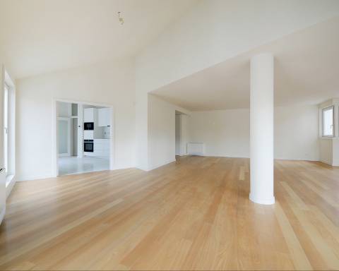 Apartamento T4 duplex com terraço e arrumos na Foz do Douro.