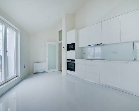 Apartamento T4 duplex com terraço e arrumos na Foz do Douro.