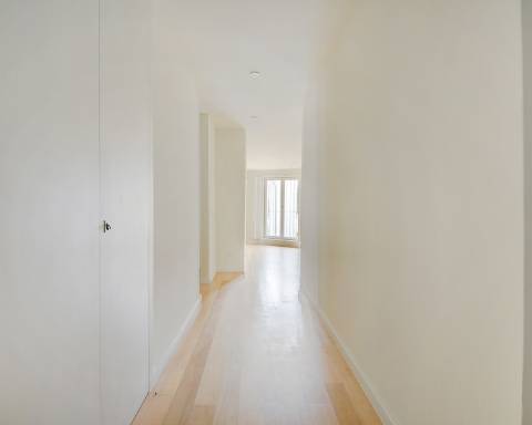 Apartamento T4 duplex com terraço e arrumos na Foz do Douro.