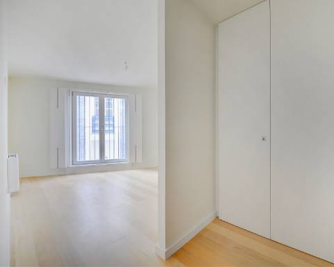 Apartamento T4 duplex com terraço e arrumos na Foz do Douro.