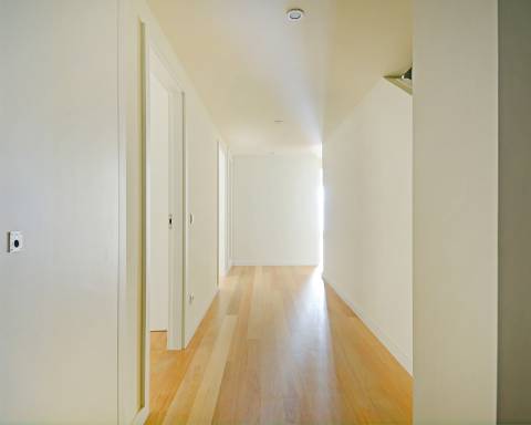 Apartamento T4 duplex com terraço e arrumos na Foz do Douro.